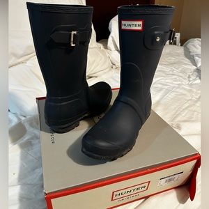Women’s navy blue short Hunter boots
